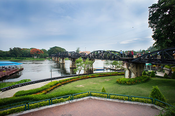 Flytande marknad & Bron över floden Kwae